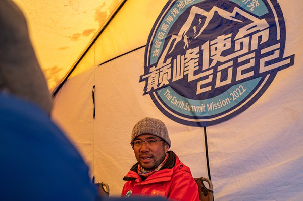 目的地是海拔6350米的東絨布冰川前進營地孟美岐事件